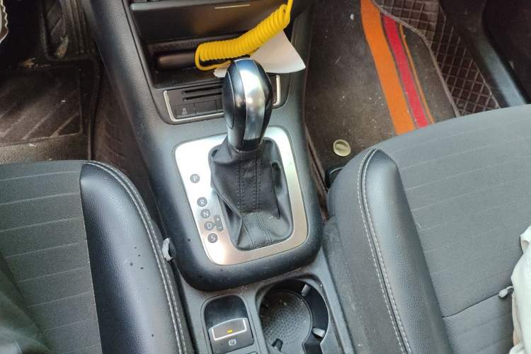 Used Volkswagen Tiguan 2017 300TSI Automatic Two-Wheel Drive Silk Road Luxury Edition Gear Lever