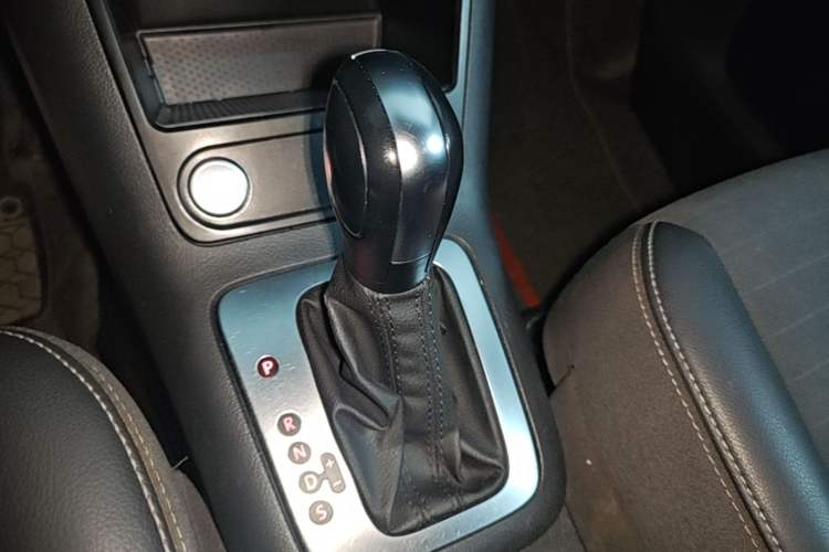 Used Volkswagen Tiguan 2017 300TSI Automatic Two-Wheel Drive Silk Road Luxury Edition Gear Lever