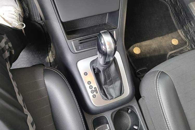 Used Volkswagen Tiguan 2017 300TSI Automatic Two-Wheel Drive Silk Road Luxury Edition Gear Lever