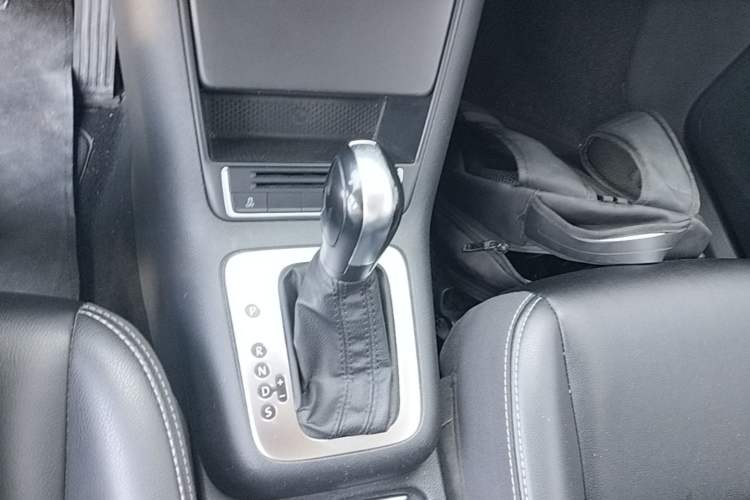 Used Volkswagen Tiguan 2017 300TSI Automatic Two-Wheel Drive Silk Road Luxury Edition Gear Lever