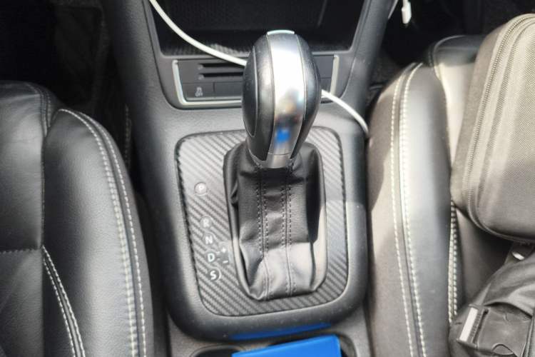Used Volkswagen Tiguan 2017 300TSI Automatic Two-Wheel Drive Silk Road Comfort Edition Gear Lever