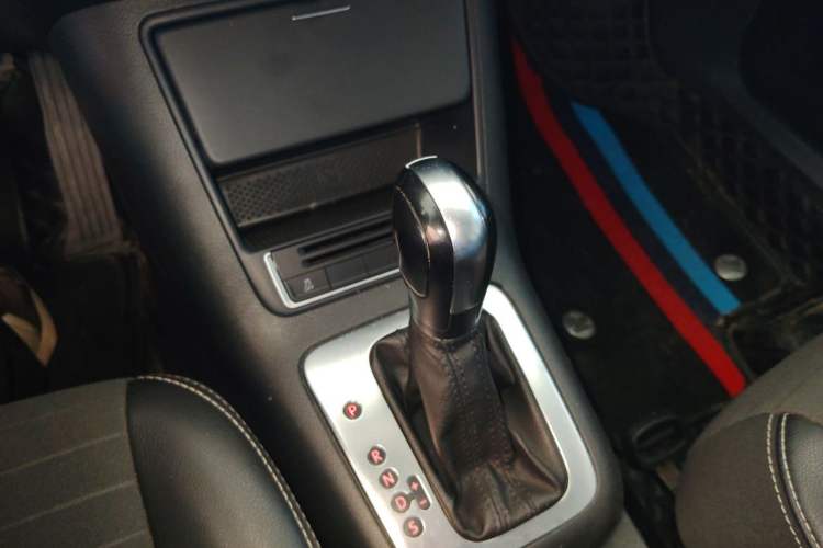 Used Volkswagen Tiguan 2017 300TSI Automatic Two-Wheel Drive Silk Road Luxury Edition Gear Lever