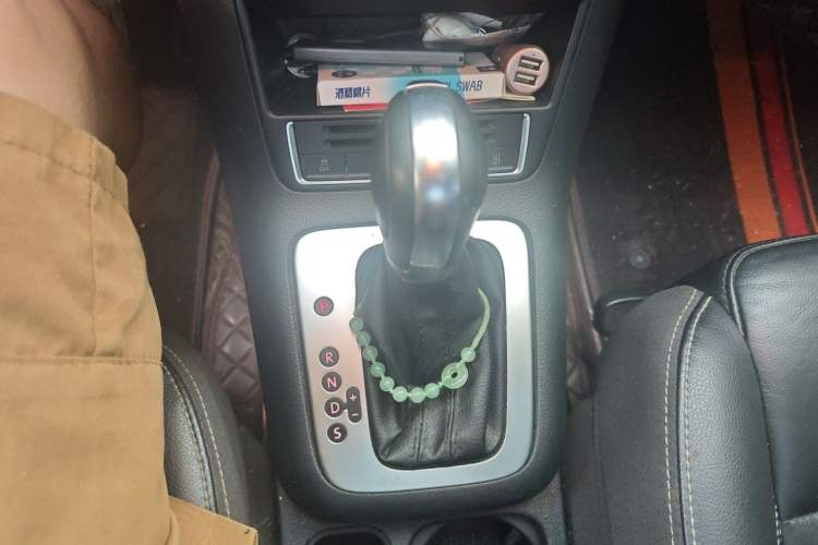 Used Volkswagen Tiguan 2017 300TSI Automatic Two-Wheel Drive Silk Road Comfort Edition Gear Lever