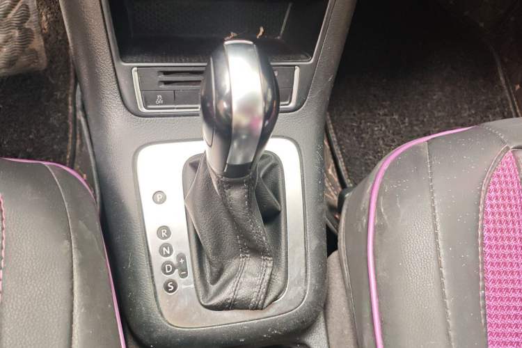 Used Volkswagen Tiguan 2017 300TSI Automatic Two-Wheel Drive Silk Road Luxury Edition Gear Lever