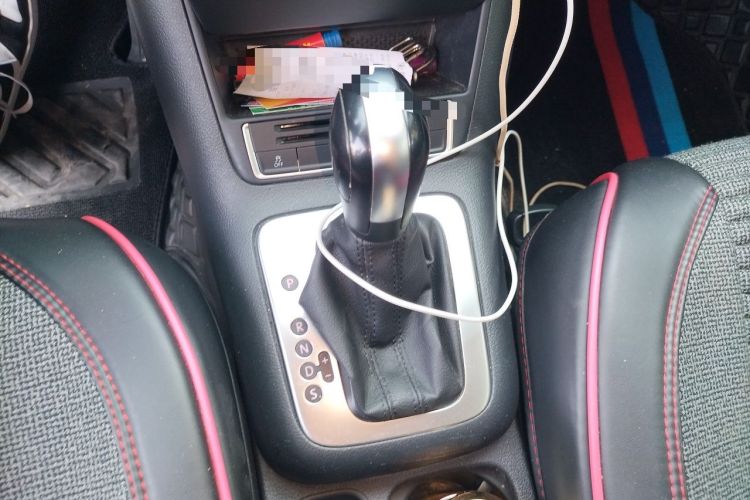 Used Volkswagen Tiguan 2017 300TSI Automatic Two-Wheel Drive Silk Road Luxury Edition Gear Lever