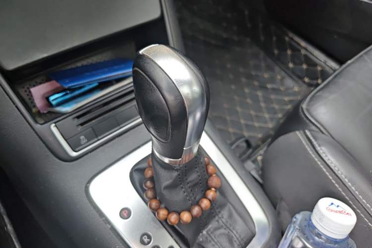 Used Volkswagen Tiguan 2017 300TSI Automatic Two-Wheel Drive Silk Road Comfort Edition Gear Lever