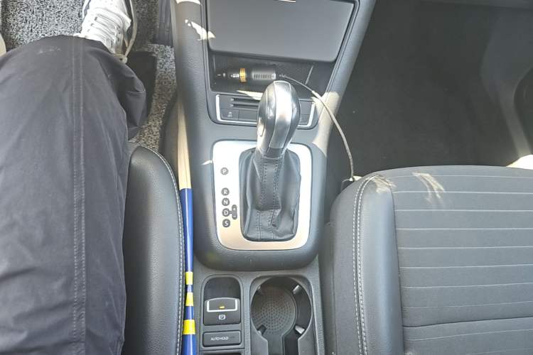 Used Volkswagen Tiguan 2017 300TSI Automatic Two-Wheel Drive Silk Road Luxury Edition Gear Lever
