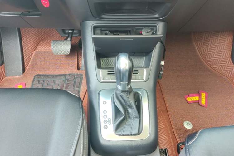 Used Volkswagen Tiguan 2017 300TSI Automatic Two-Wheel Drive Silk Road Comfort Edition Gear Lever
