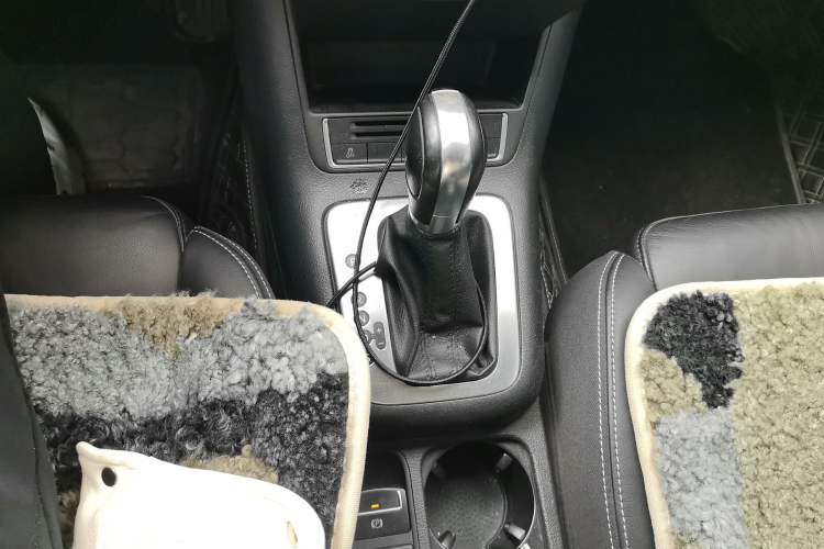 Used Volkswagen Tiguan 2017 300TSI Automatic Two-Wheel Drive Silk Road Comfort Edition Gear Lever