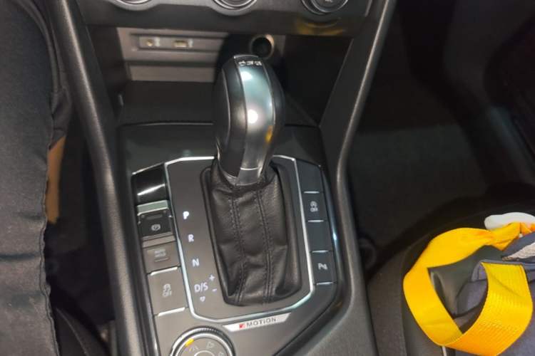 Used Volkswagen Tiguan 2017 330TSI All-Wheel-Drive Innovation Model Gear Lever