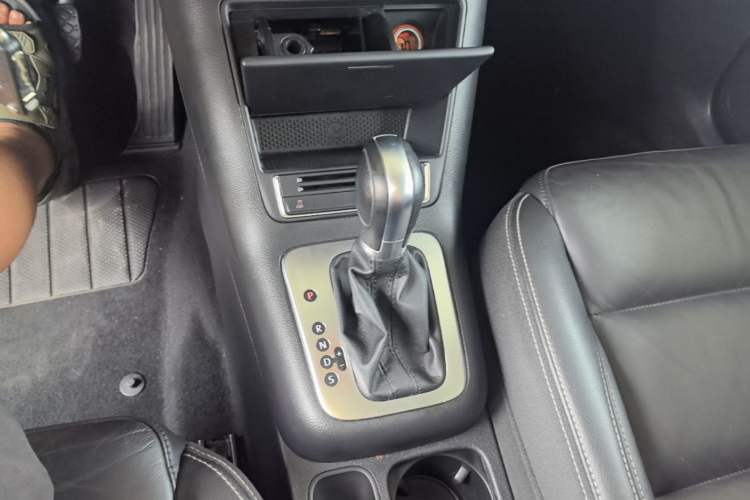 Used Volkswagen Tiguan 2017 300TSI Automatic Two-Wheel Drive Silk Road Comfort Edition Gear Lever