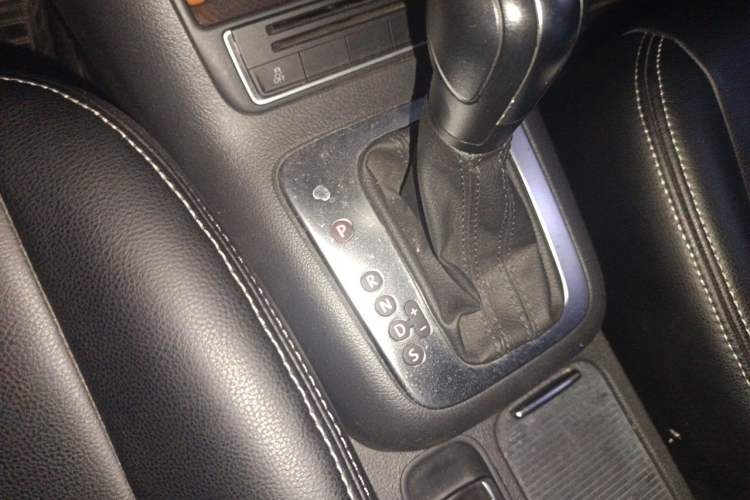 Used Volkswagen Tiguan 2017 300TSI Automatic Two-Wheel Drive Silk Road Luxury Edition Gear Lever