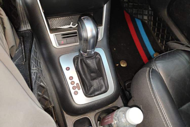 Used Volkswagen Tiguan 2017 300TSI Automatic Two-Wheel Drive Silk Road Comfort Edition Gear Lever