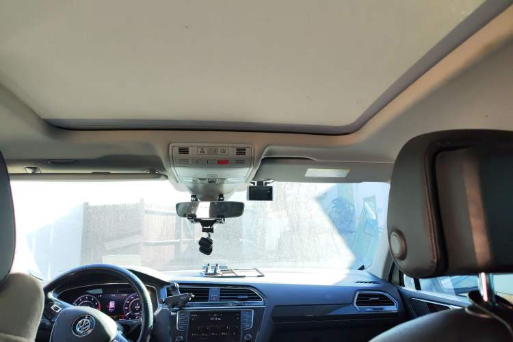Used Volkswagen Tiguan 2017 330TSI All-Wheel-Drive Innovation Model Headliner