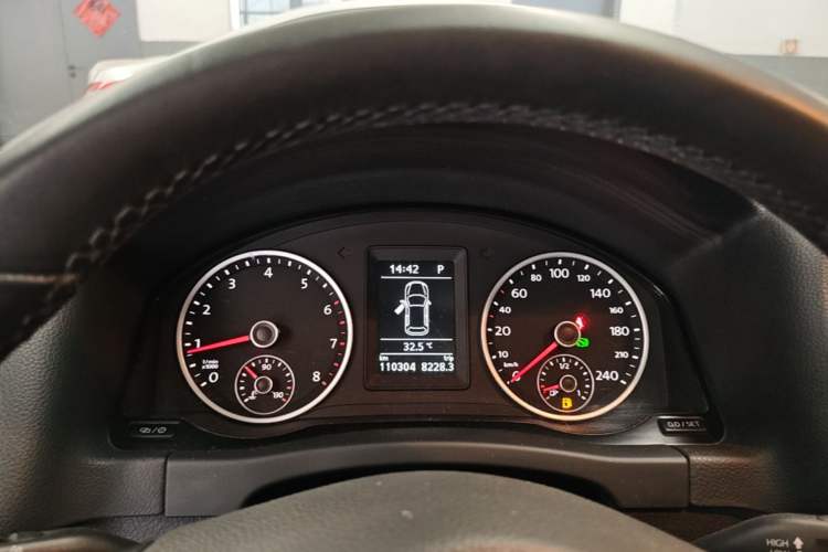 Used Volkswagen Tiguan 2017 300TSI Automatic Two-Wheel Drive Silk Road Comfort Edition Instrument Cluster
