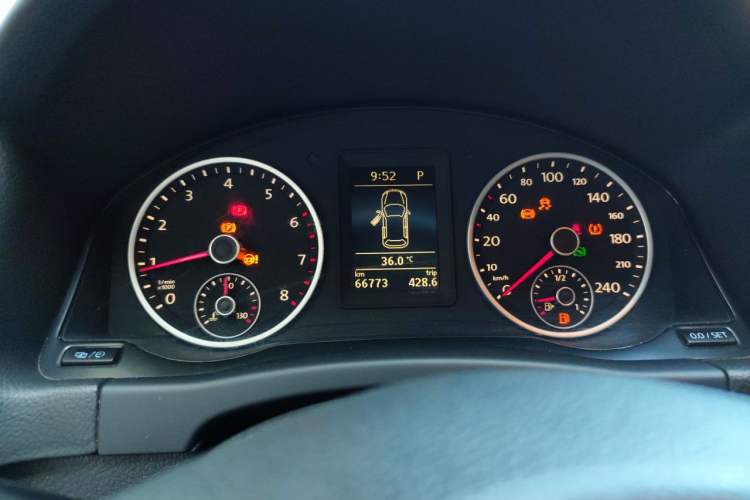 Used Volkswagen Tiguan 2017 300TSI Automatic Two-Wheel Drive Silk Road Comfort Edition Instrument Cluster