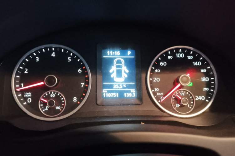 Used Volkswagen Tiguan 2017 300TSI Automatic Two-Wheel Drive Silk Road Comfort Edition Instrument Cluster