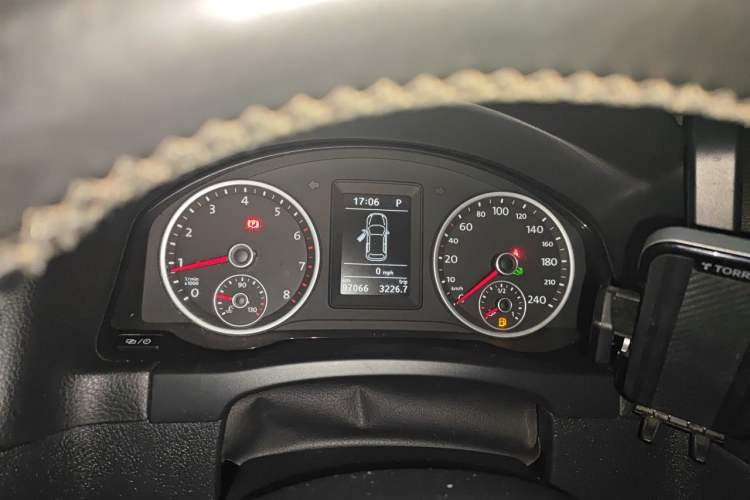 Used Volkswagen Tiguan 2017 300TSI Automatic Two-Wheel Drive Silk Road Comfort Edition Instrument Cluster