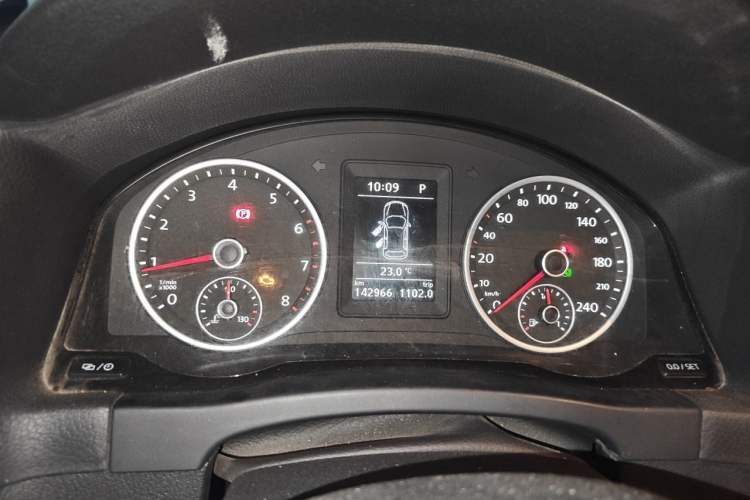 Used Volkswagen Tiguan 2017 300TSI Automatic Two-Wheel Drive Silk Road Comfort Edition Instrument Cluster