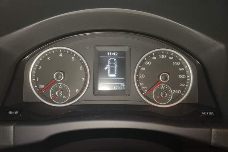 Used Volkswagen Tiguan 2017 300TSI Automatic Two-Wheel Drive Silk Road Comfort Edition Instrument Cluster