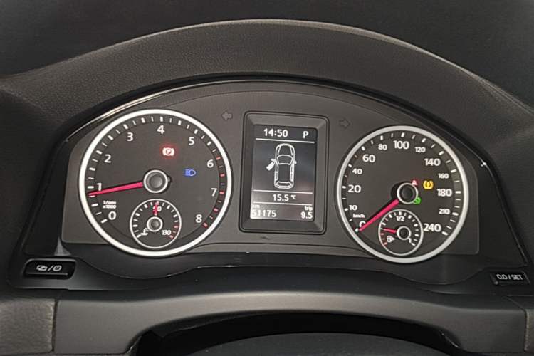 Used Volkswagen Tiguan 2017 300TSI Automatic Two-Wheel Drive Silk Road Comfort Edition Instrument Cluster