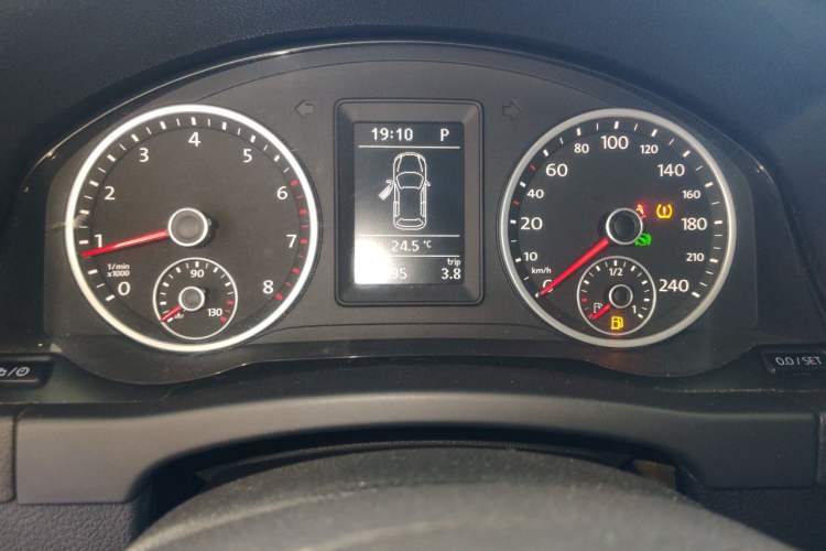 Used Volkswagen Tiguan 2017 300TSI Automatic Two-Wheel Drive Silk Road Luxury Edition Instrument Cluster
