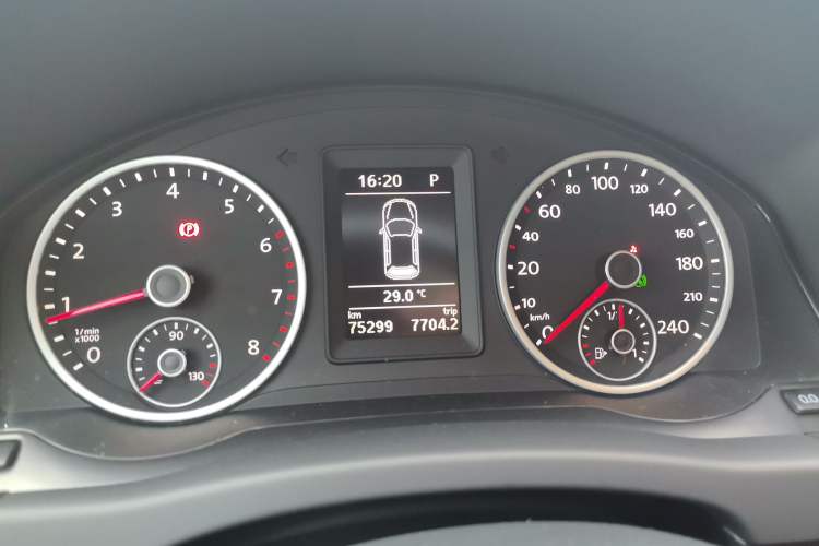 Used Volkswagen Tiguan 2017 300TSI Automatic Two-Wheel Drive Silk Road Comfort Edition Instrument Cluster