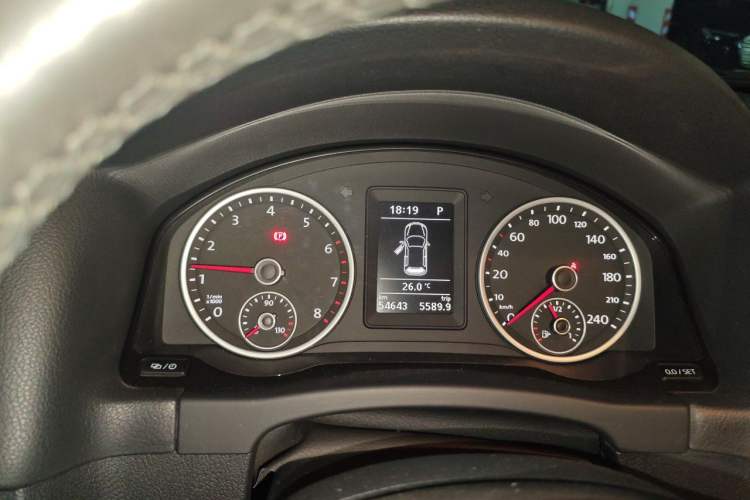 Used Volkswagen Tiguan 2017 300TSI Automatic Two-Wheel Drive Silk Road Comfort Edition Instrument Cluster