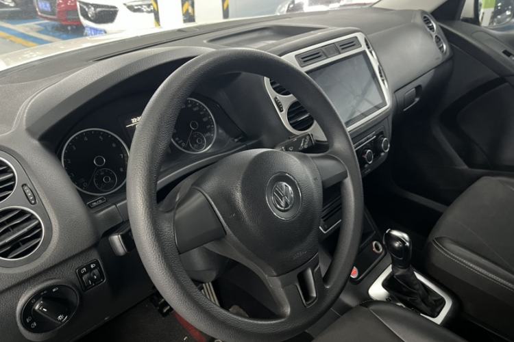 Used Volkswagen Tiguan 2017 300TSI Automatic Two-Wheel Drive Silk Road Luxury Edition Interior 1