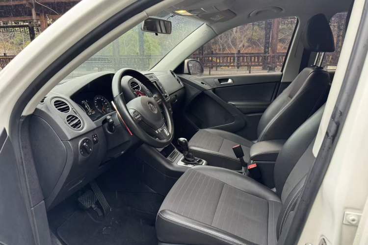 Used Volkswagen Tiguan 2017 300TSI Automatic Two-Wheel Drive Silk Road Luxury Edition Interior 1