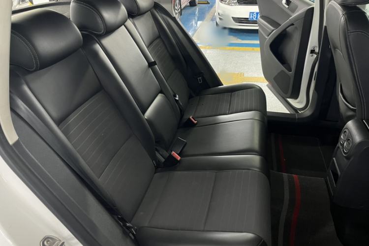 Used Volkswagen Tiguan 2017 300TSI Automatic Two-Wheel Drive Silk Road Luxury Edition Interior 2