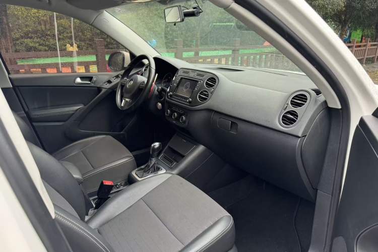 Used Volkswagen Tiguan 2017 300TSI Automatic Two-Wheel Drive Silk Road Luxury Edition Interior 3