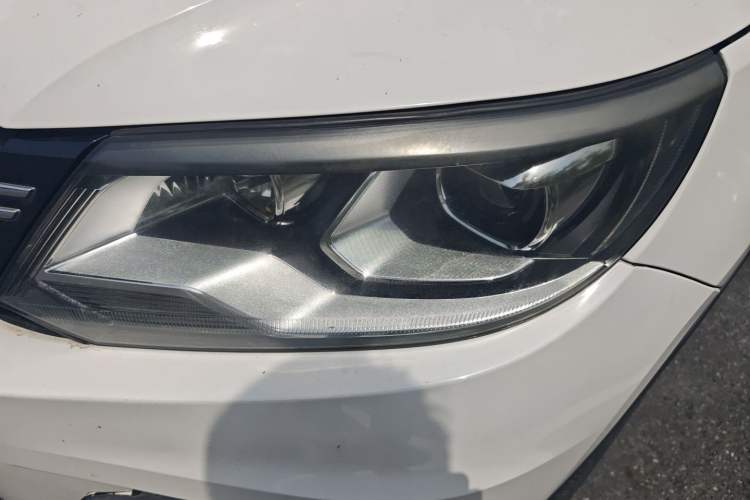 Used Volkswagen Tiguan 2017 300TSI Automatic Two-Wheel Drive Silk Road Comfort Edition Left Front Headlight