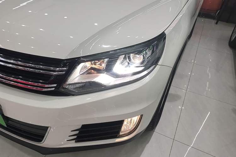 Used Volkswagen Tiguan 2017 300TSI Automatic Two-Wheel Drive Silk Road Comfort Edition Left Front Headlight