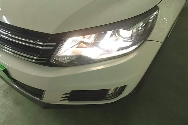 Used Volkswagen Tiguan 2017 300TSI Automatic Two-Wheel Drive Silk Road Comfort Edition Left Front Headlight