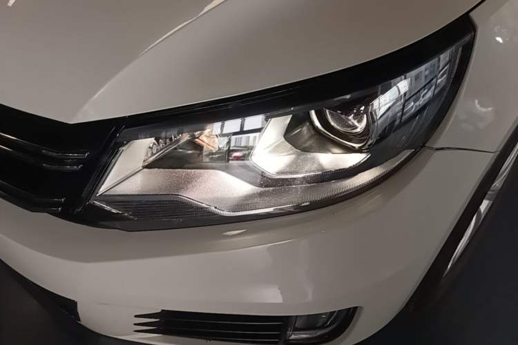 Used Volkswagen Tiguan 2017 300TSI Automatic Two-Wheel Drive Silk Road Comfort Edition Left Front Headlight