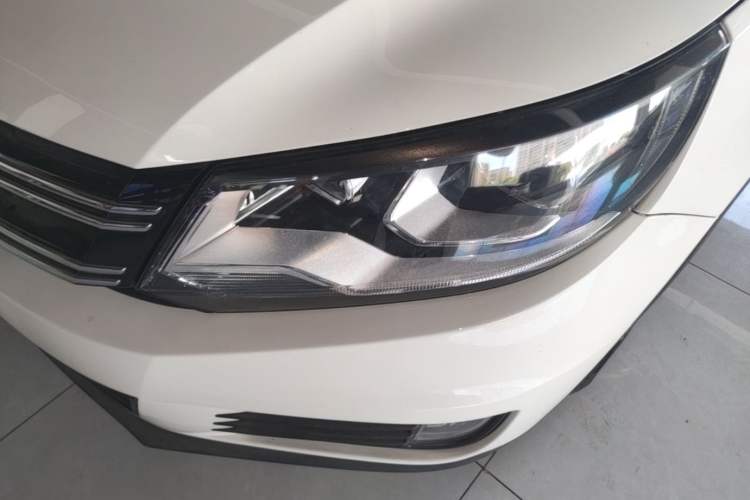 Used Volkswagen Tiguan 2017 300TSI Automatic Two-Wheel Drive Silk Road Luxury Edition Left Front Headlight