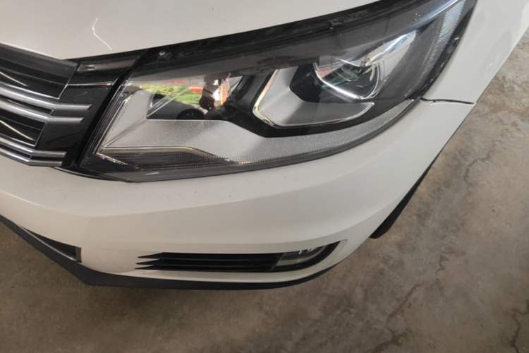 Used Volkswagen Tiguan 2017 300TSI Automatic Two-Wheel Drive Silk Road Comfort Edition Left Front Headlight