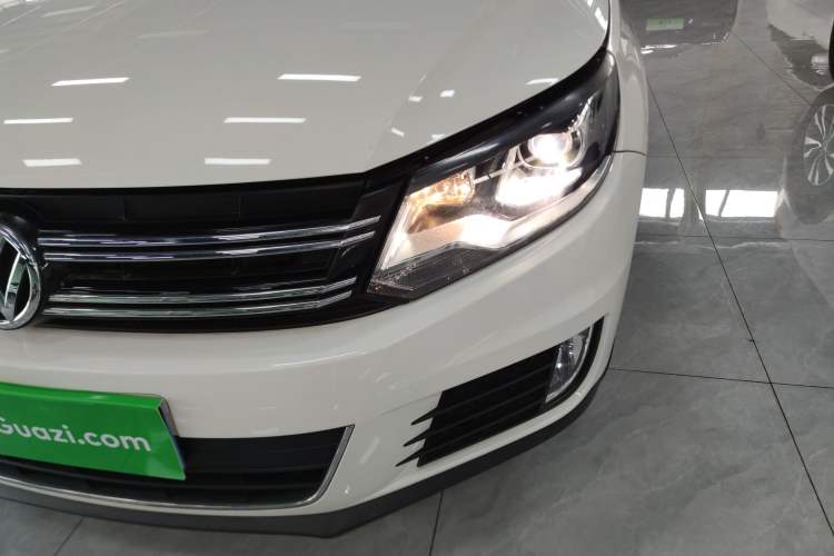 Used Volkswagen Tiguan 2017 300TSI Automatic Two-Wheel Drive Silk Road Comfort Edition Left Front Headlight