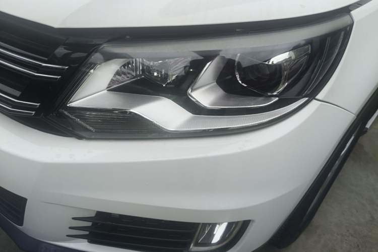 Used Volkswagen Tiguan 2017 300TSI Automatic Two-Wheel Drive Silk Road Luxury Edition Left Front Headlight