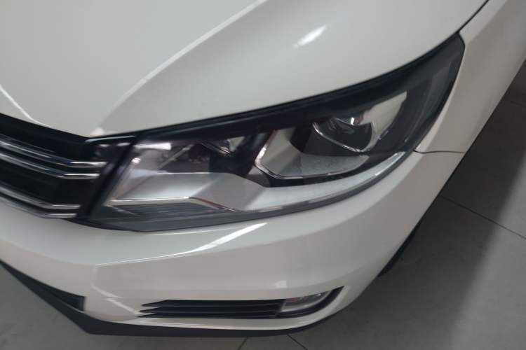 Used Volkswagen Tiguan 2017 300TSI Automatic Two-Wheel Drive Silk Road Luxury Edition Left Front Headlight