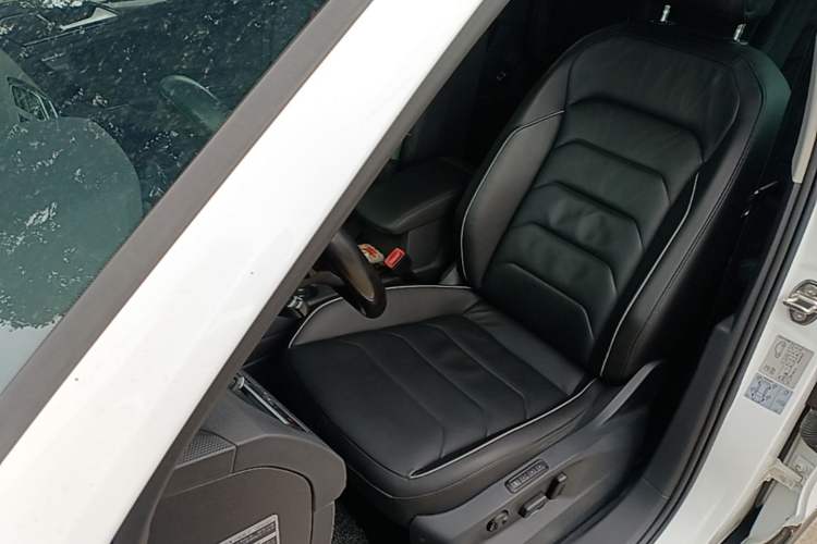 Used Volkswagen Tiguan 2017 330TSI All-Wheel-Drive Innovation Model Left Front Seat