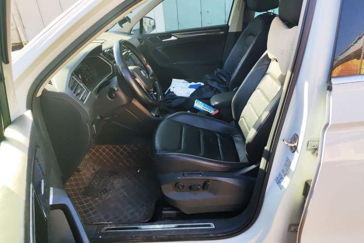 Used Volkswagen Tiguan 2017 330TSI All-Wheel-Drive Innovation Model Left Front Seat
