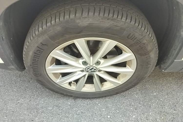 Used Volkswagen Tiguan 2017 300TSI Automatic Two-Wheel Drive Silk Road Comfort Edition Left Front Wheel Hub