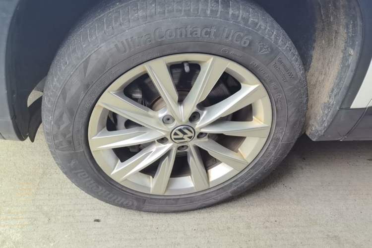 Used Volkswagen Tiguan 2017 300TSI Automatic Two-Wheel Drive Silk Road Comfort Edition Left Front Wheel Hub
