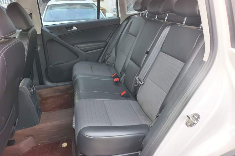 Used Volkswagen Tiguan 2017 300TSI Automatic Two-Wheel Drive Silk Road Luxury Edition Left Rear Seat