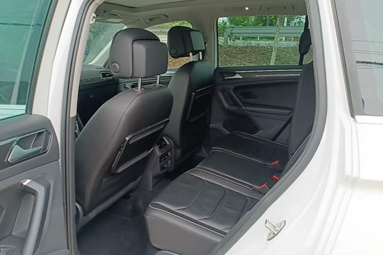 Used Volkswagen Tiguan 2017 330TSI All-Wheel-Drive Innovation Model Left Rear Seat