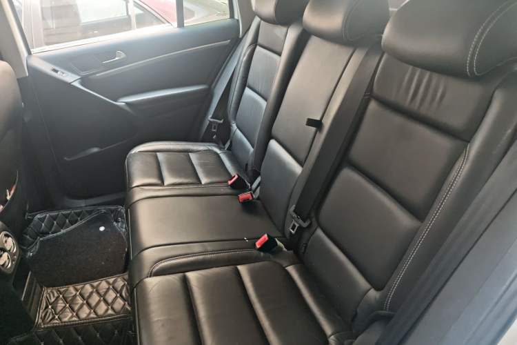 Used Volkswagen Tiguan 2017 300TSI Automatic Two-Wheel Drive Silk Road Luxury Edition Left Rear Seat