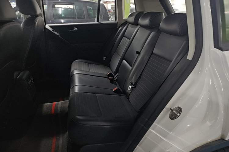 Used Volkswagen Tiguan 2017 300TSI Automatic Two-Wheel Drive Silk Road Luxury Edition Left Rear Seat