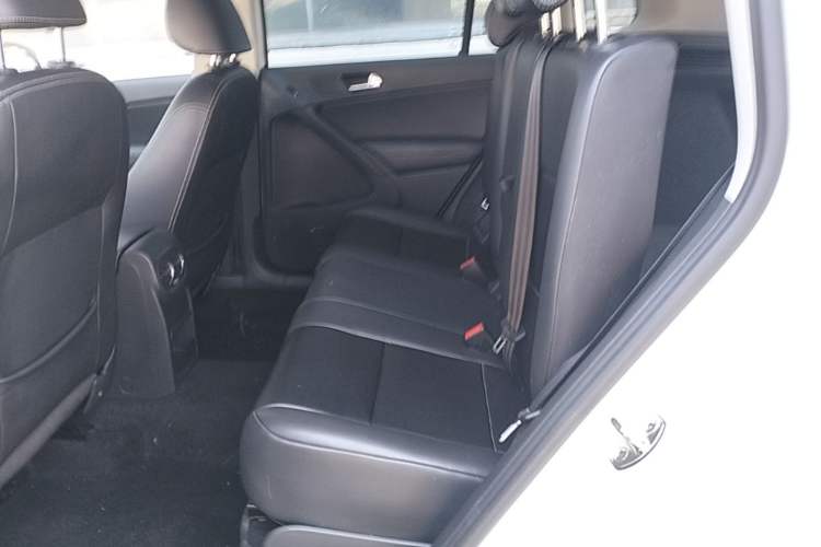 Used Volkswagen Tiguan 2017 300TSI Automatic Two-Wheel Drive Silk Road Luxury Edition Left Rear Seat